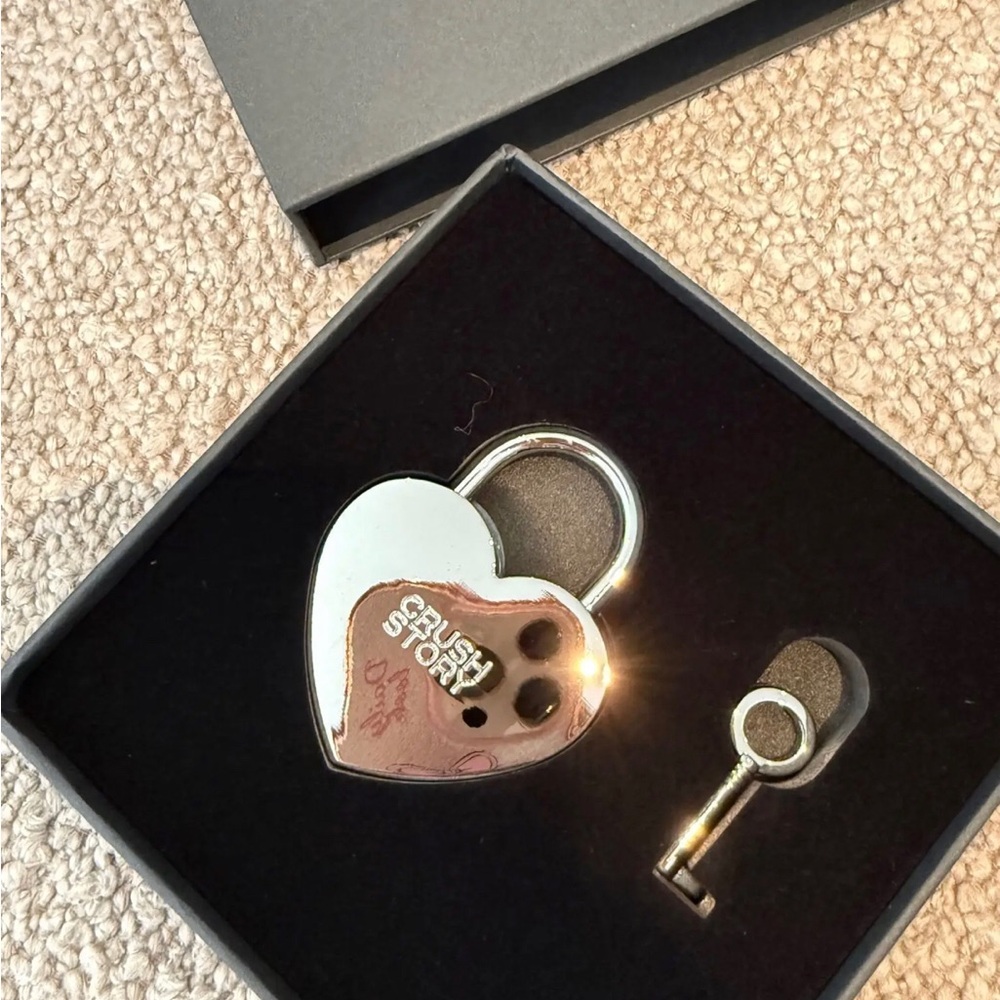 La Collection Beauty Heart-Shaped Padlock lock and key New in Box!